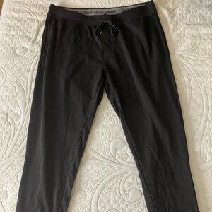 black sweatpant/ joggers